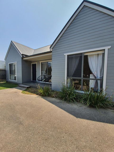 Coastal Heaven - Tourism Hervey Bay 0