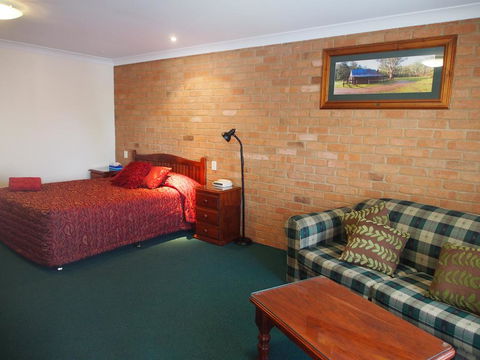 Cobar Town & Country Motor Inn - Hervey Bay Accommodation 1