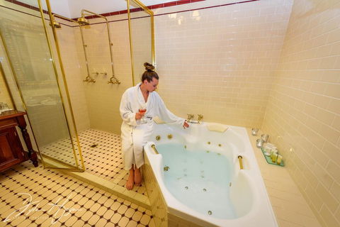 Cobb & Co Court Boutique Hotel - Tourism Hervey Bay 2