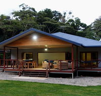 Coconut Beach House - Hervey Bay Accommodation