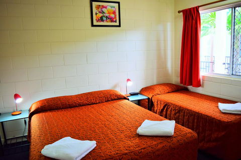 Coconut Grove Holiday Apartments - Hervey Bay Accommodation 3