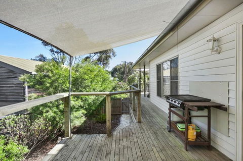 Coffey Court Cottage 2 - Tourism Hervey Bay 0
