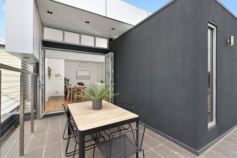 Cogens Two Bedroom Townhouse - Tourism Hervey Bay 2