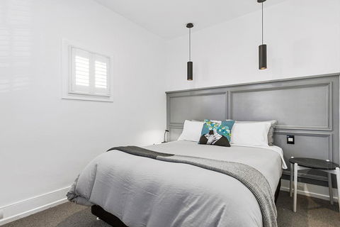 Colonial Hampdens - Hervey Bay Accommodation 0