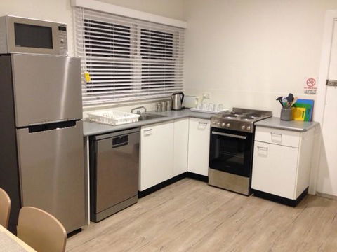Colonial Lodge Motor Inn - Hervey Bay Accommodation 1