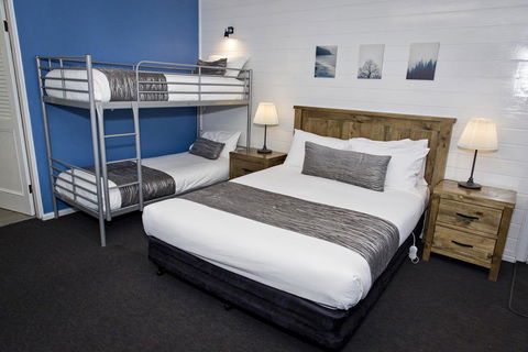 Colonial Motel & Apartments - Hervey Bay Accommodation 3