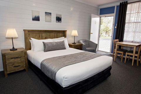 Colonial Motel & Apartments - Hervey Bay Accommodation 1
