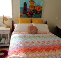 Colourful creative Artist house Glen Waverley - Hervey Bay Accommodation