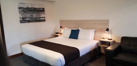Comfort Hotel Olde Tudor - Tourism Hervey Bay 1