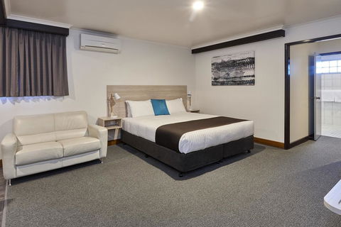 Comfort Hotel Olde Tudor - Tourism Hervey Bay 3