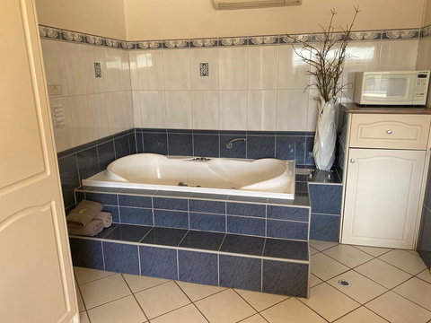 Comfort Inn & Suites Augusta Westside - Hervey Bay Accommodation 2