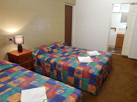 Commercial Hotel - Hervey Bay Accommodation 0
