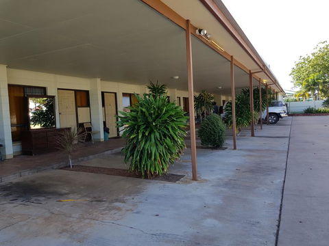 Commercial Hotel - Hervey Bay Accommodation 2