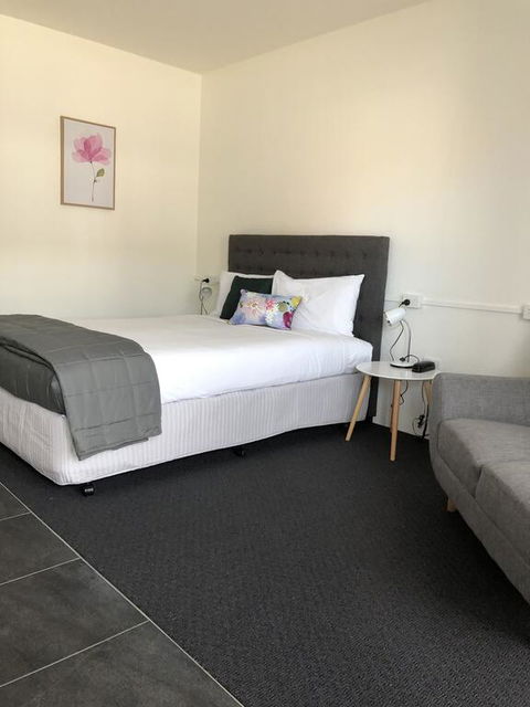 Commodore Motor Inn - Hervey Bay Accommodation 2