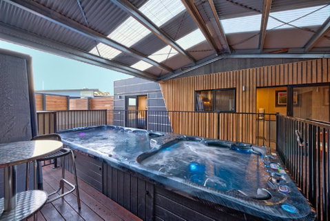 Containment Accommodation - Hervey Bay Accommodation 1