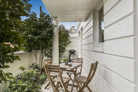 Convenient And Quiet In Sophisticated Malvern - Hervey Bay Accommodation 2