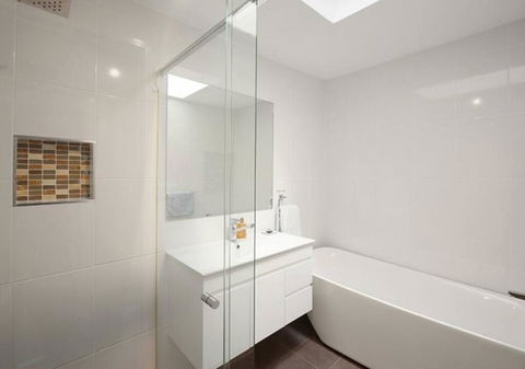 Convenient Location, Close To Tuggerah Lake - Hervey Bay Accommodation 3