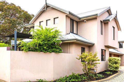 Coode Street Townhouse - Tourism Hervey Bay 0
