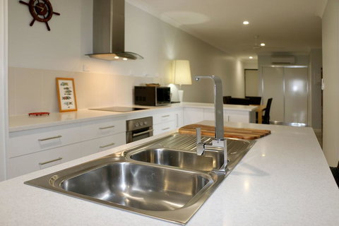 Cooktown Harbour View Luxury Apartments - Hervey Bay Accommodation 3