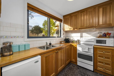 Coopers Cottage Battery Point - Hervey Bay Accommodation 1