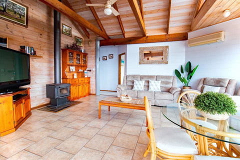 Coota Views - Hervey Bay Accommodation 1