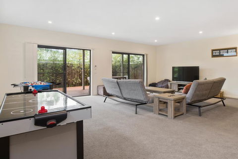 Cootamundra - Hervey Bay Accommodation 3