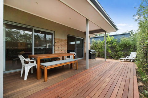 Cootamundra - Hervey Bay Accommodation 1