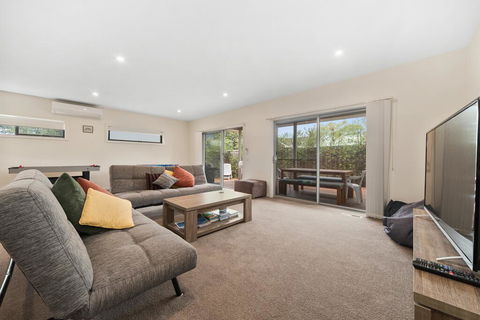 Cootamundra - Hervey Bay Accommodation 0