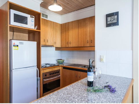 Cora Lynn - Apartment 18 - Hervey Bay Accommodation 3