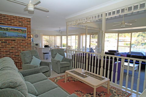Cormorant Waterfront Home - Hervey Bay Accommodation 2