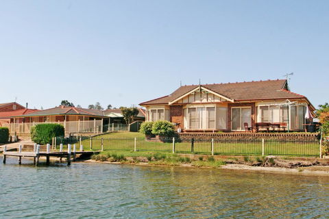 Cormorant Waterfront Home - Hervey Bay Accommodation 3