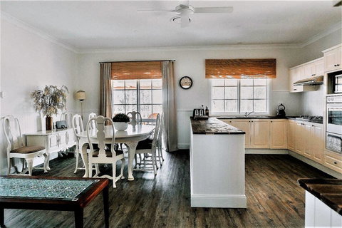 Corunna Station Country House - Hervey Bay Accommodation 3