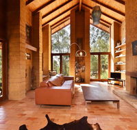 Corymbia Cottage - unique quirky private a guest favourite - Tourism Hervey Bay