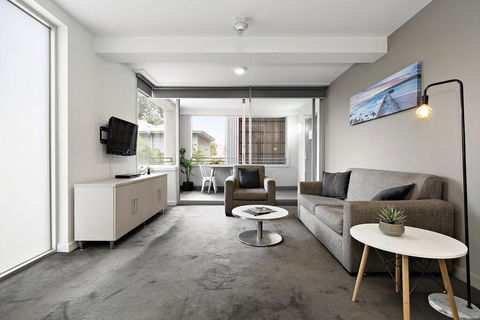 Cosmopolitan Hotel Melbourne - Hervey Bay Accommodation 2