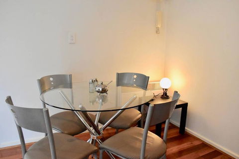 Cosy 1 Bedroom Apartment In Trendy Northcote - Tourism Hervey Bay 3
