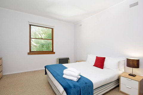 Cosy 2BR Plus Parking In Nth Sydney - Hervey Bay Accommodation 2