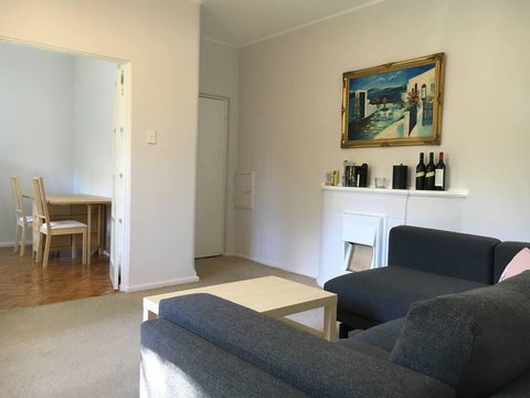 Cosy 2BR Plus Parking In Nth Sydney - Hervey Bay Accommodation 1