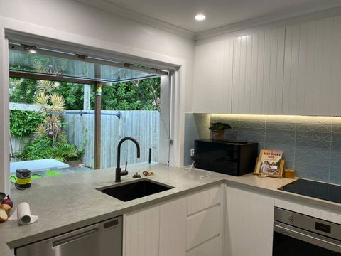 Cosy Backyard Apartment Close To Miami Beach - Hervey Bay Accommodation 1