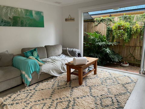 Cosy Backyard Apartment Close To Miami Beach - Hervey Bay Accommodation 0