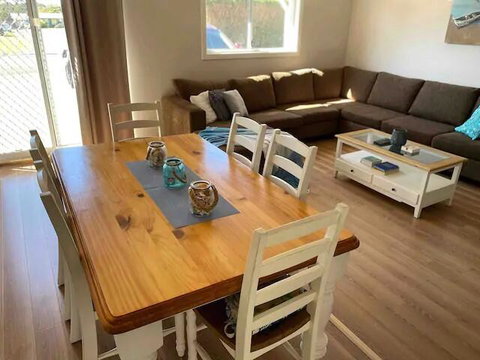 Cosy Cottage - Hervey Bay Accommodation 0