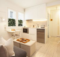 Cosy Flat in Art Deco Building Minutes From City - Hervey Bay Accommodation