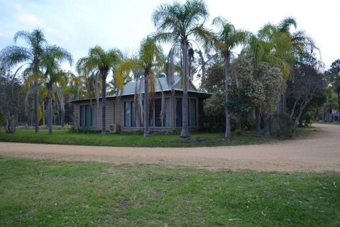 Cottage Port Stephens / Swan Bay, NSW - Hervey Bay Accommodation 1