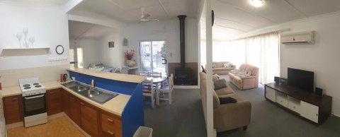 Cottage Port Stephens / Swan Bay, NSW - Hervey Bay Accommodation 3