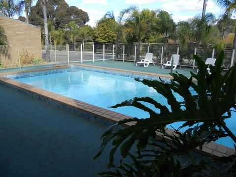 Cottonwood Motor Inn - Tourism Hervey Bay 0