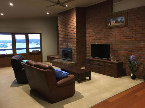 Country Farm House Close To Ballarat - Hervey Bay Accommodation 3