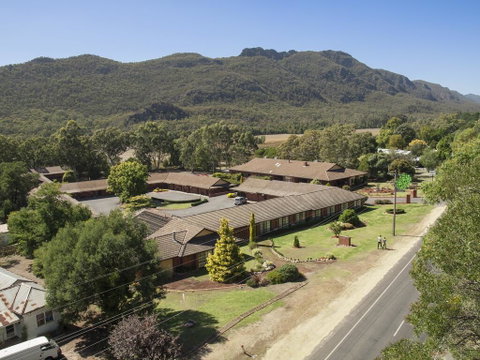 Country Plaza Halls Gap - Hervey Bay Accommodation 0