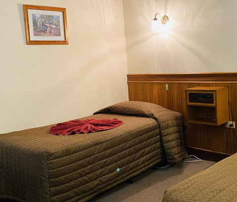 County Lodge Motor Inn - Hervey Bay Accommodation 0