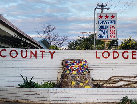 County Lodge Motor Inn - Hervey Bay Accommodation 1