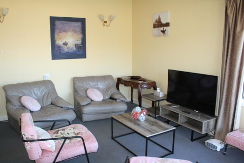 Cozy Beach Weekender - Hervey Bay Accommodation 2