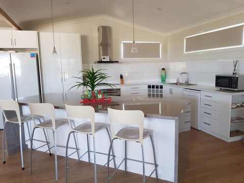 Cozzys Condo Luxury Beach House - Hervey Bay Accommodation 3